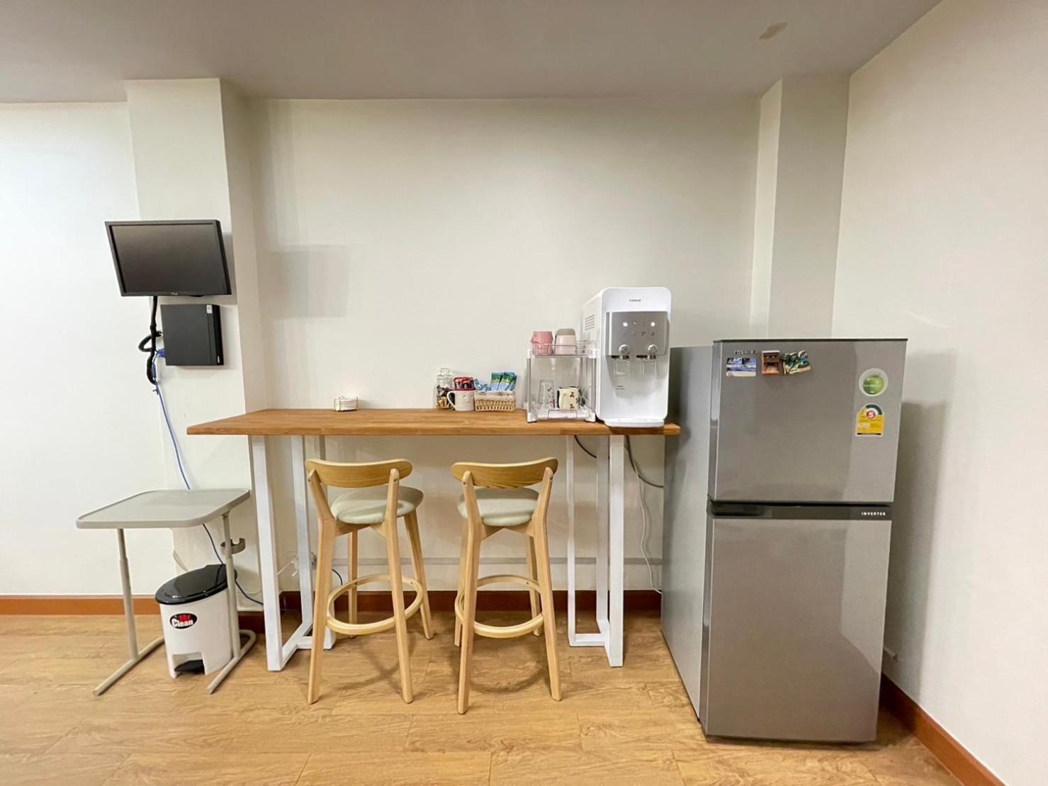 Modern 5-bedroom Townhome Near Mrt And Local Charm