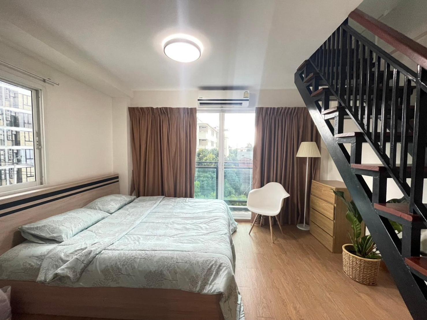 Apartment Modern 5-bedroom Townhome Near Mrt And Local Charm